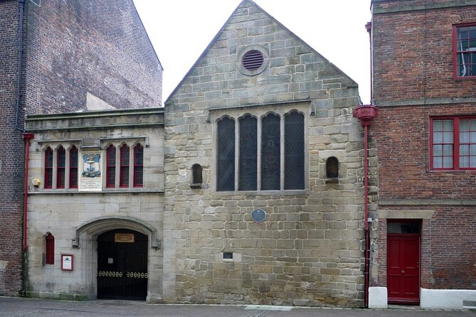 1-Hour and a Half Walking Guided Tour in Medieval Newcastle - The guides make the difference