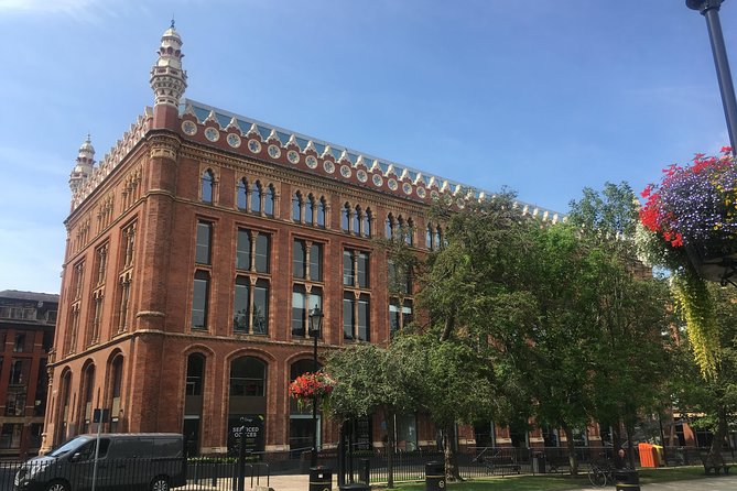 2 Hour Leeds Highlights Walking Tour - Millennium Square and the modern city