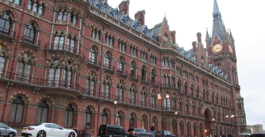 A Muggle's Guide to London: Harry Potter Walking Tour - Watching for the Knight Bus and the River Thames