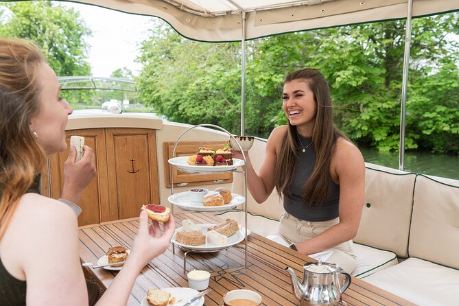 Afternoon Tea Sightseeing River Cruise in Oxford - Following Oxford’s rowing route downstream