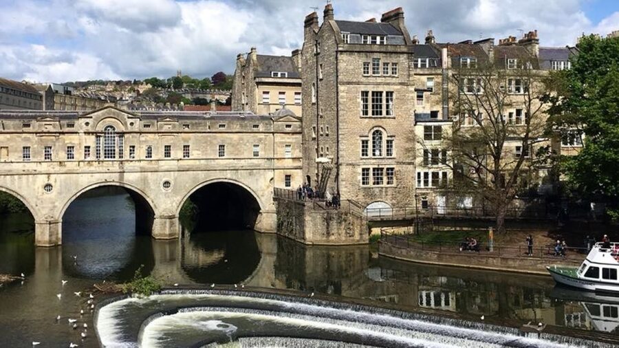 Bath: Guided City Walking Tour with Entry To The Roman Baths - Queen Square, Jane Austen, and Bridgerton
