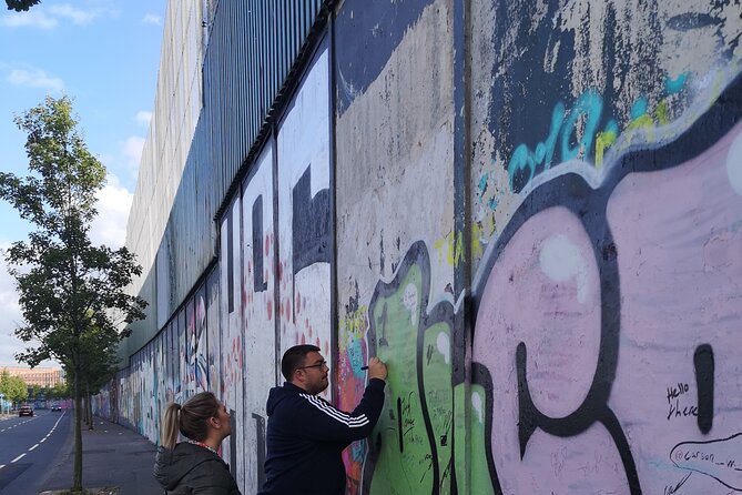 Belfast black taxi tours - The Peace Wall and Belfast’s visible division