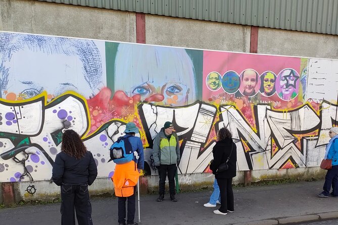 Belfast Troubles Tour: Walls and Bridges - Divis Street murals and the International Wall