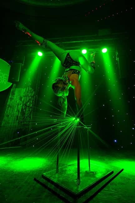 Brighton: Cabaret Carousel Show Ticket - The show: burlesque, drag, and circus acts
