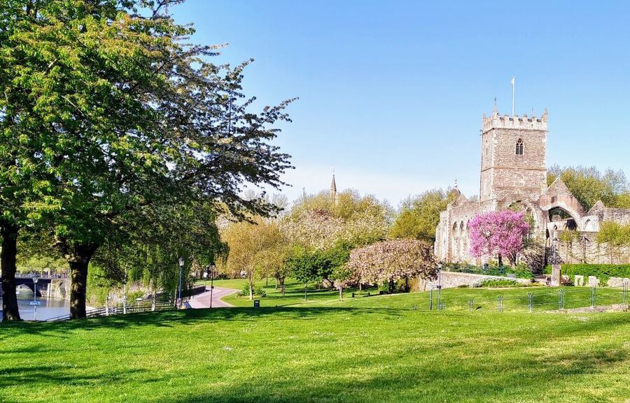 Bristol: Self-Guided Sightseeing Audio Tour - Castle Park and the city’s first settlement