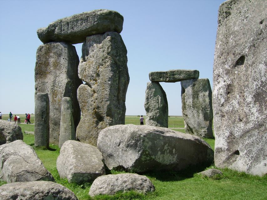 Buckingham Palace and Stonehenge Tour - The midday transfer to Victoria