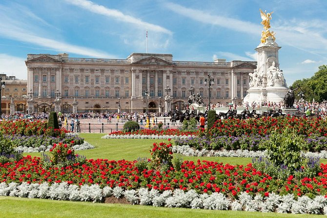 Buckingham Palace Entrance Ticket & Changing of the Guard Tour - Guides who add real value