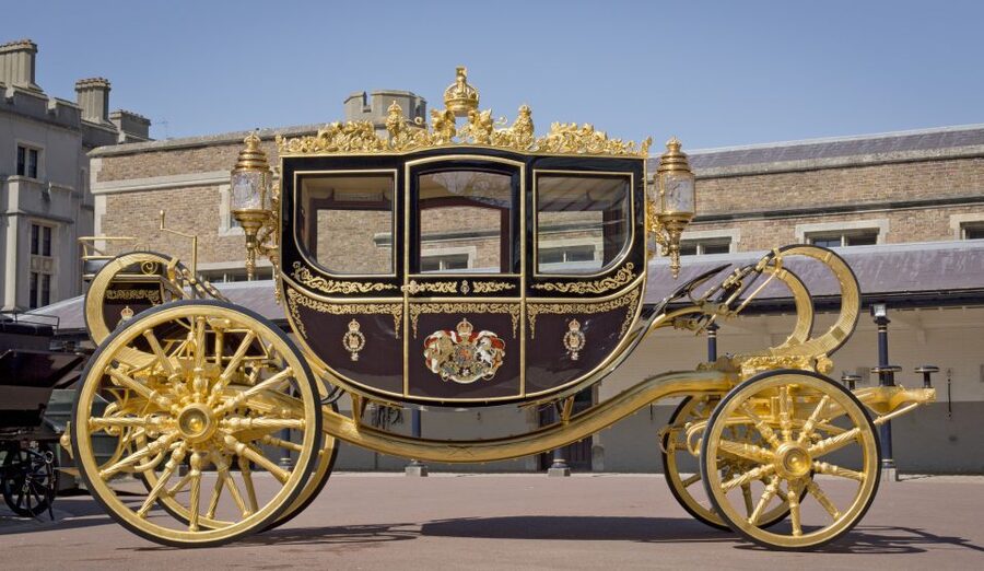 Buckingham Palace: The Royal Mews Entrance Ticket - How long the visit takes and who will enjoy it