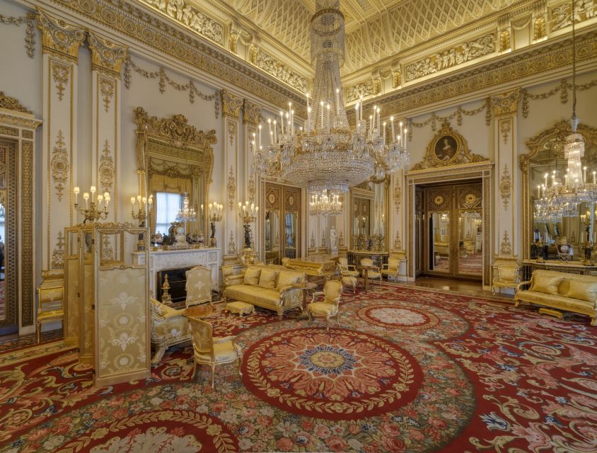 Buckingham Palace & Windsor Castle: Full-Day Tour - Traveling to Windsor by coach