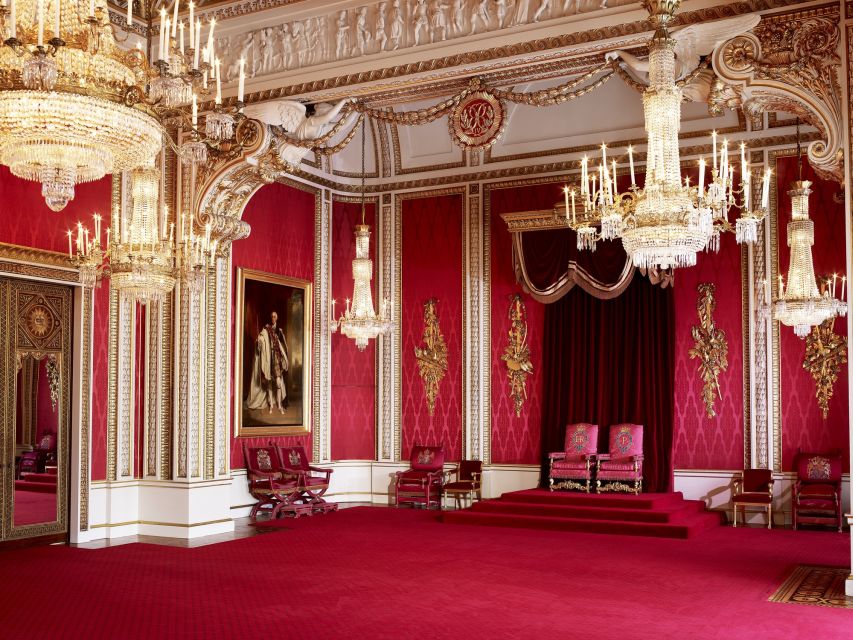 Buckingham Palace & Windsor Castle: Full-Day Tour - A little time for Windsor town