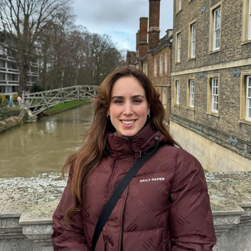 Cambridge: Alumni-Led Walking Tour w/ King's College Option - The college buildings around Kings College