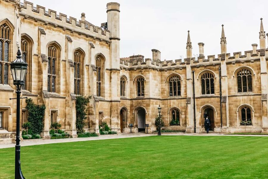 Cambridge: Alumni-Led Walking Tour w/ King's College Option - Senate House, Great St. Marys, and the university heart