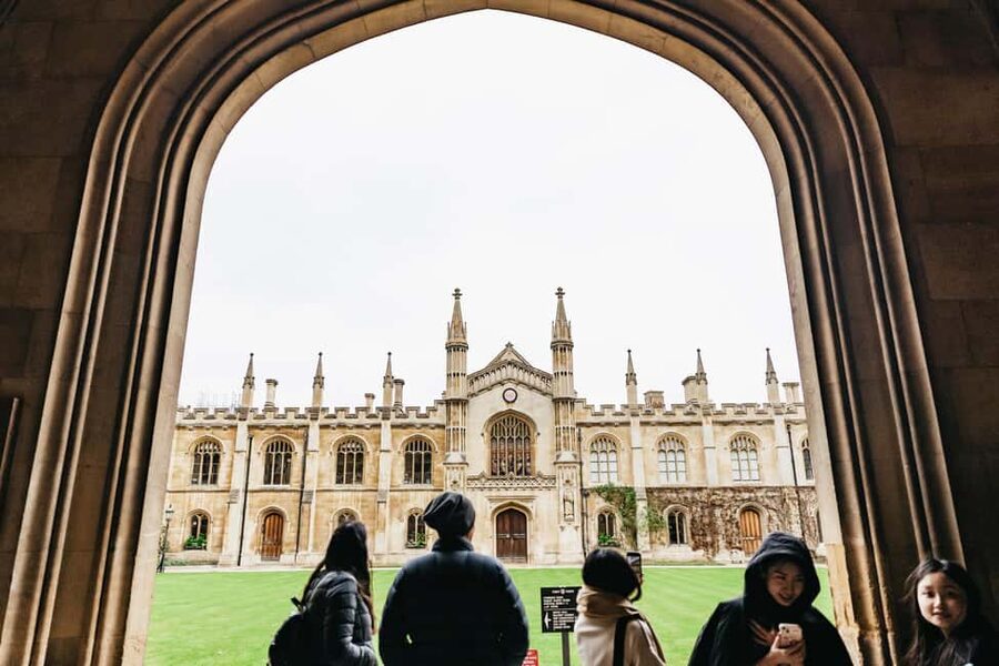 Cambridge: Alumni-Led Walking Tour w/ King's College Option - Meeting at Kings Parade