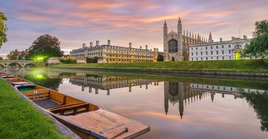 Cambridge: Chauffeured Punting Tour - Seven colleges, one compact stretch of water