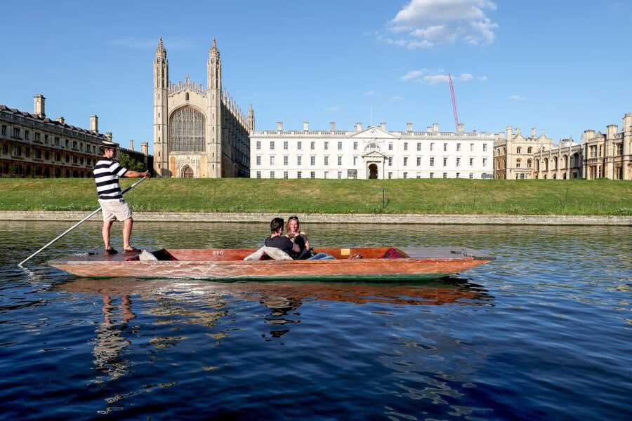 Cambridge: Guided River Cam Punting Tour - Cushions, blankets, and the question of comfort