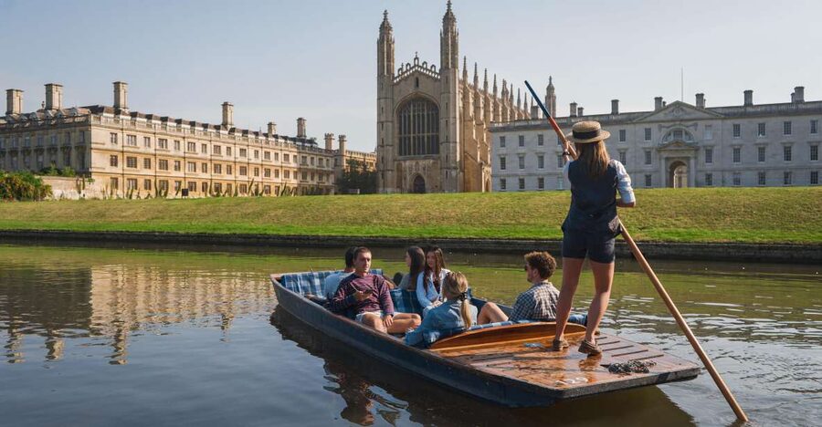 Cambridge: Guided Shared River Punting Tour - King’s College Chapel and the college riverfront