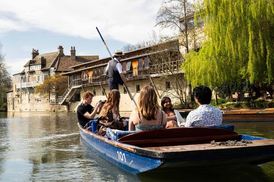 Cambridge: Punting Tour on the River Cam - Why the River Cam is the best place to see Cambridge