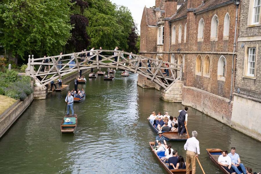 Cambridge: Punting Tour on the River Cam - Kitchen Bridge at St John’s College