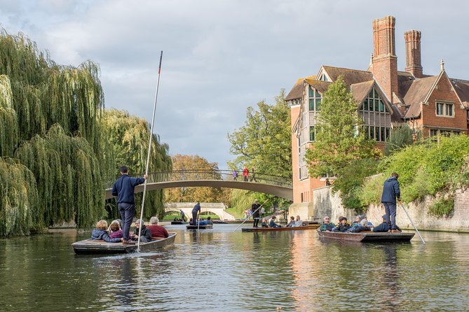 Cambridge Walking & Punting Tour by Alumni™ King’s College Option - Punting past eight colleges and nine bridges