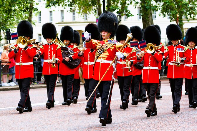 Changing of the Guard Guided Tour at Buckingham Palace - Why this ceremony is worth seeing in person