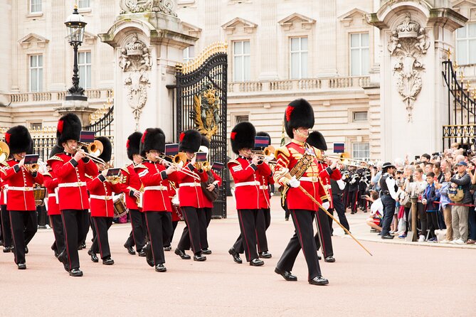 Changing of the Guard Guided Tour at Buckingham Palace - Starting at the Duke of York Column