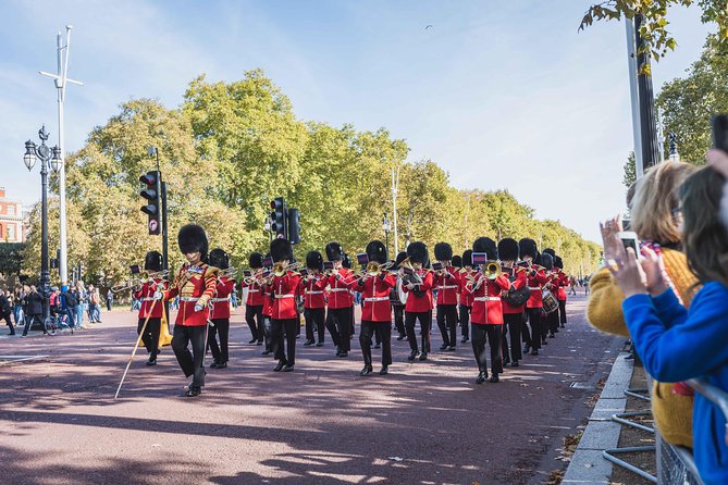 Changing of the Guard Guided Walking Tour in London - What you see, and what you do not see
