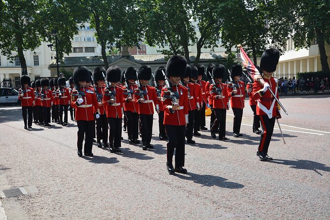 Changing of the Guard Walking Tour - Horse Guards Parade at Whitehall