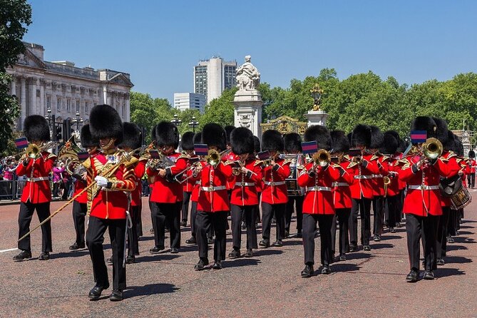 Changing of the Guard Walking Tour in London at Buckingham Palace - The Changing of the Guard from more than one angle
