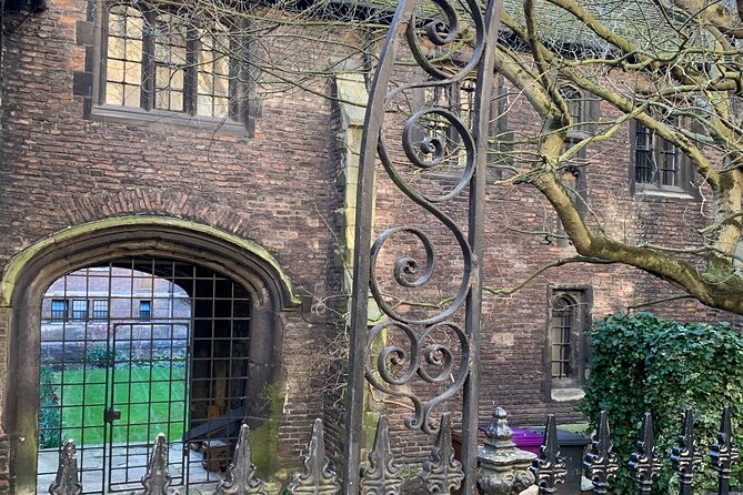 Creepy Cambridge - Cambridge's Most Entertaining Ghost Walk - Sidney Sussex College and the divided remains of Cromwell
