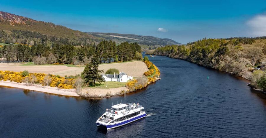 Dochgarroch: Caledonian Canal and Loch Ness 50min Cruise - Canal views, Aldourie Castle, and Bona Lighthouse