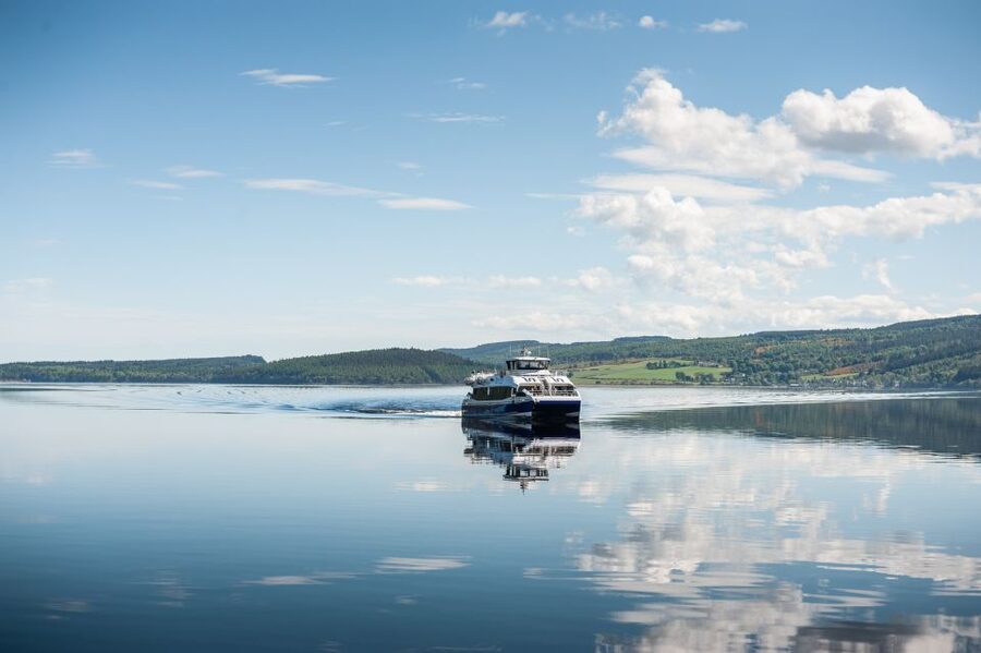 Dochgarroch: Loch Ness and Caledonian Canal 2-Hour Cruise - Choosing your seat for comfort and photos