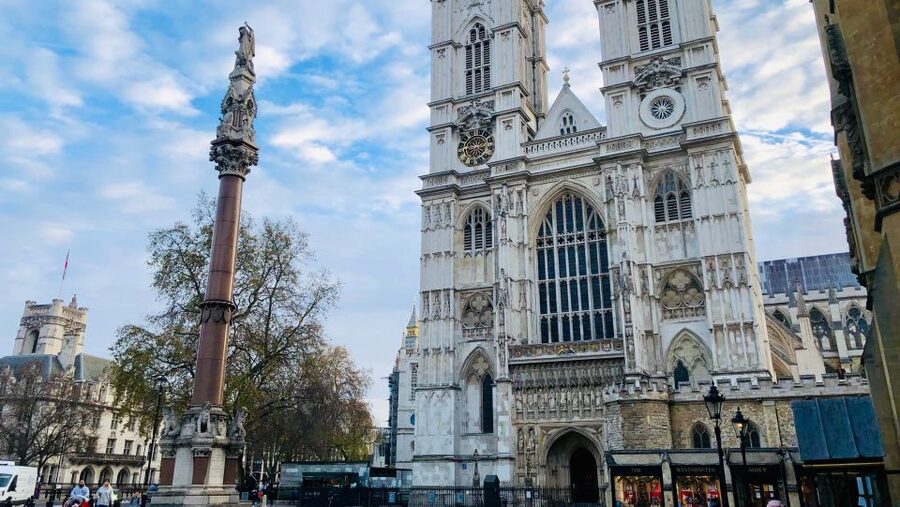 Early Access:Tower of London Opening Ceremony & Royal London - A 30-minute Thames ride between two Londons