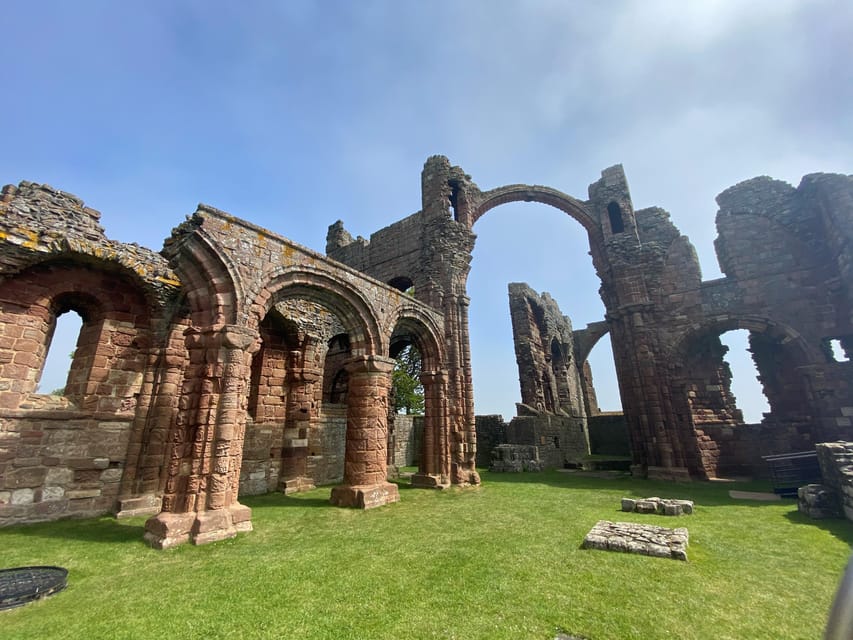 Edinburgh: Bamburgh Castle, Northumberland and Alnwick Trip - Alnwick Garden and its optional admission