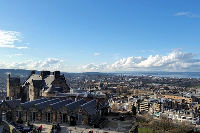 Edinburgh Castle Guided Walking Tour in English - Why this castle tour works well