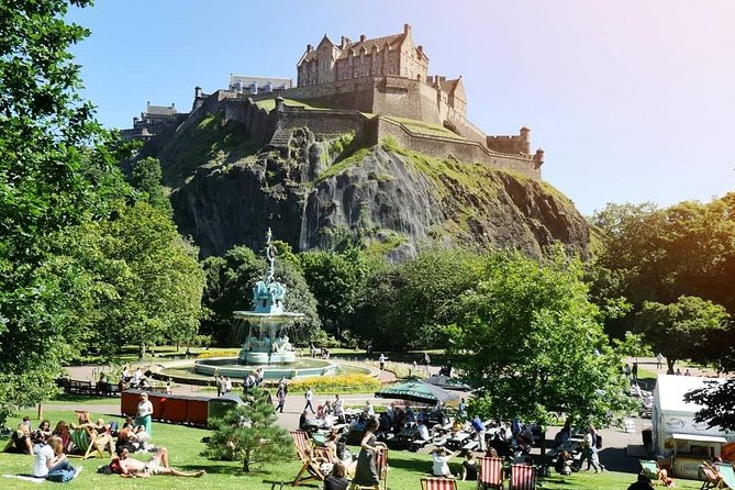 Edinburgh Castle Guided Walking Tour in English - After 90 minutes, explore at your own pace