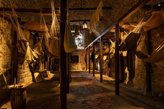 Edinburgh Castle: Guided Walking Tour with Entry Ticket - Mary Queen of Scots and the Royal Palace