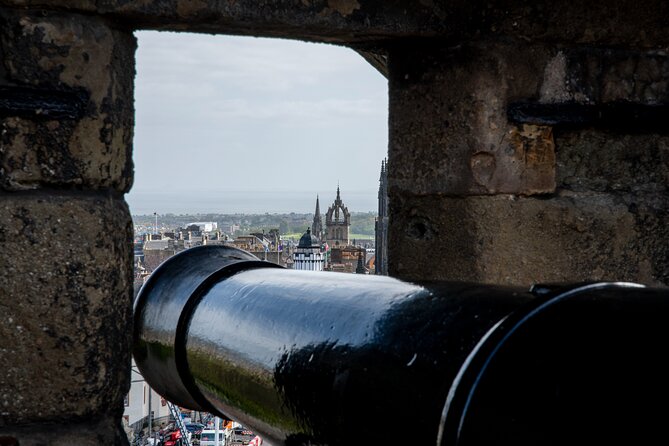 Edinburgh Castle: Guided Walking Tour with Entry Ticket - Weather can shape the whole visit