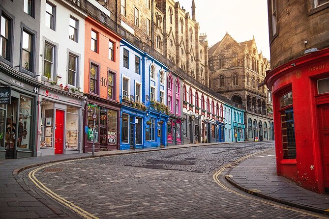 Edinburgh Castle & Royal Mile Walking Tour - Ticket Included - Victoria Street and the darker side of the Grassmarket