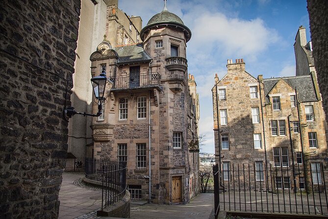 Edinburgh Castle & Royal Mile Walking Tour - Ticket Included - The climb to Castlehill and the Military Tattoo setting