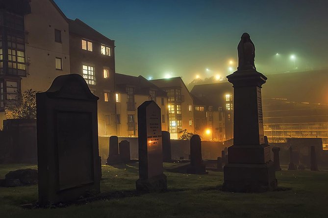 Edinburgh Darkside Walking Tour: Mysteries, Murder and Legends - Weather, hills, and what to wear