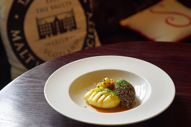 Edinburgh Food & Drink Tour with EatWalk Tours - Old Town, Edinburgh Castle, and the Royal Mile