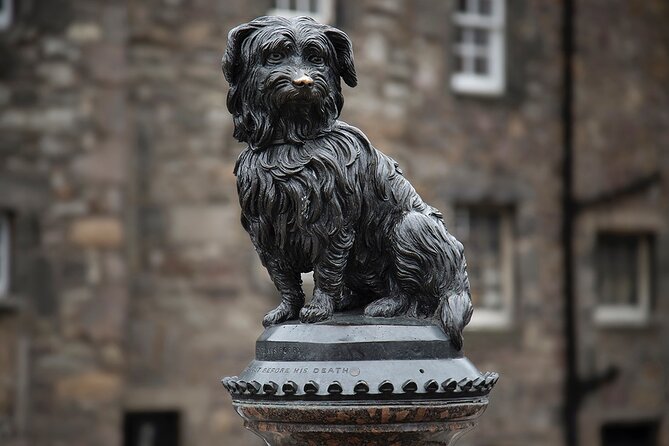 Edinburgh Full Day Walking Tour with Castle Included -Small Group - Closes, festivals, and the old Royal Mile