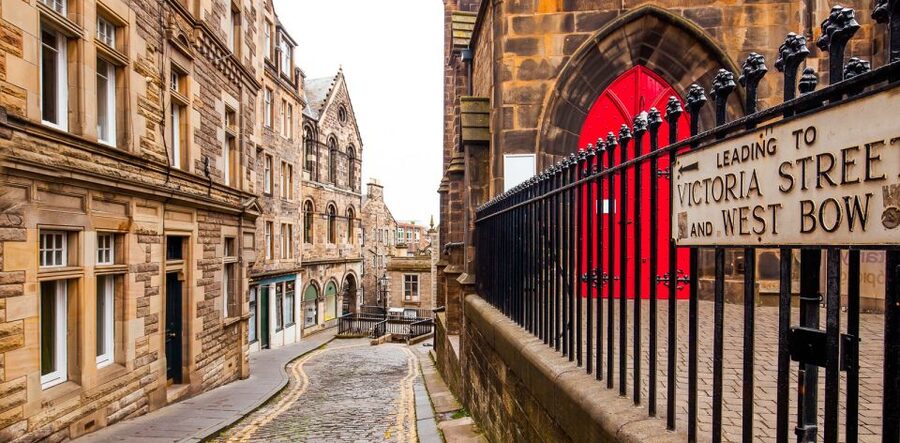 Edinburgh: Guided Harry Potter Tour in French - Starting outside City Chambers on the Royal Mile