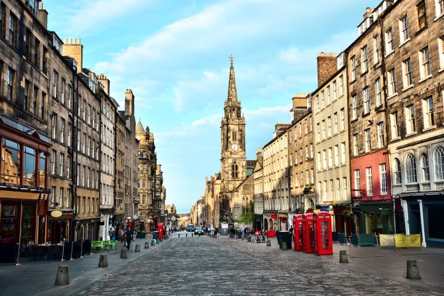 Edinburgh: Guided Harry Potter Tour in French - Character names, symbolism, and literary clues