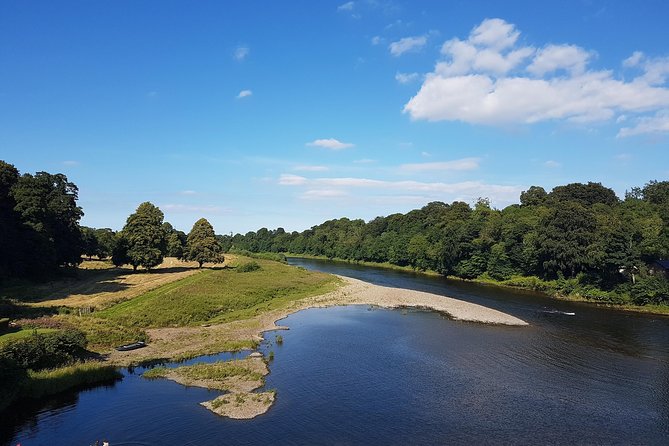 Edinburgh: Holy Island, Alnwick Castle & Kingdom of Northumbria - Flodden Battlefield in 15 minutes