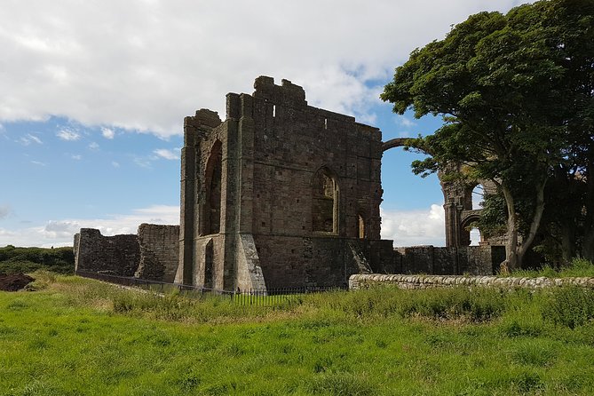 Edinburgh: Holy Island, Alnwick Castle & Kingdom of Northumbria - Practical ways to make the day better