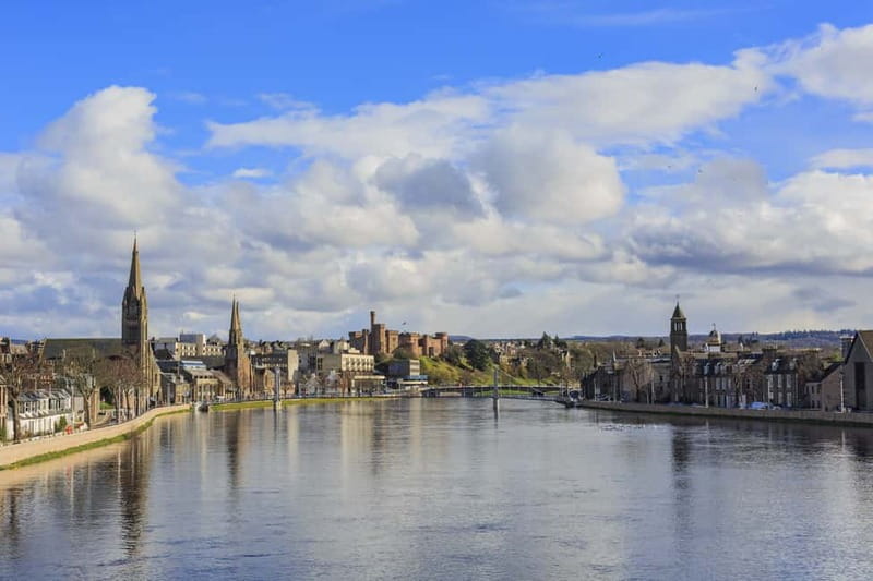 Edinburgh: Loch Ness, Inverness & Highlands Tour in Spanish - Kilmahog and the famous Highland cows