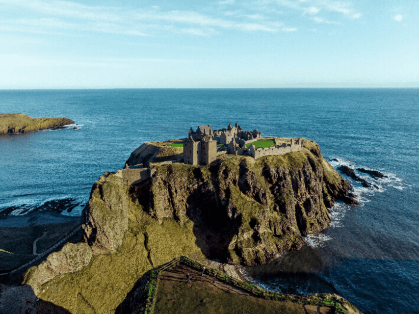 Edinburgh: St Andrews, Dunnottar Castle & Falkland Tour - St Andrews, golf, university life, and the Chariots of Fire beach