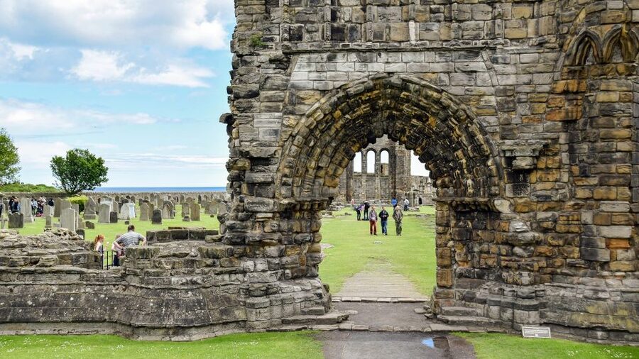 Edinburgh: St Andrews, Dunnottar Castle & Falkland Tour - The Spanish-speaking guide can shape the day