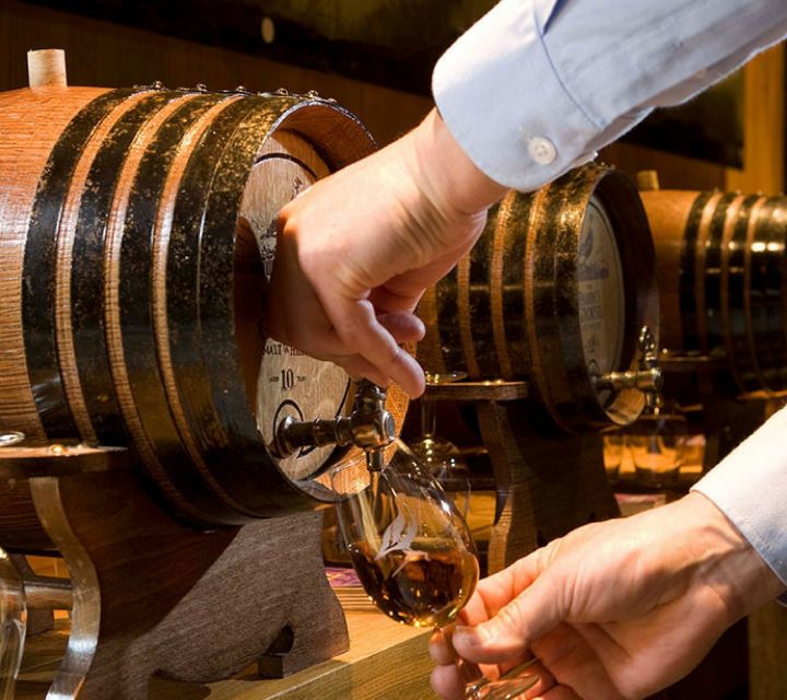 Edinburgh: Stirling, Whisky and St Andrews Tour in Spanish - What the $71 price really covers